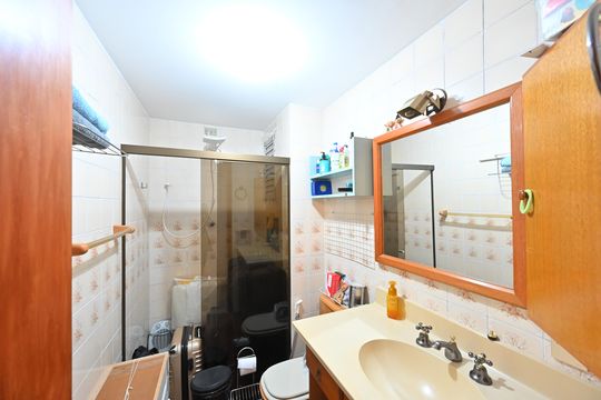 Banheiro Social de apartamento à venda com 2 quartos, 57m² em Vila Monte Alegre, São Paulo