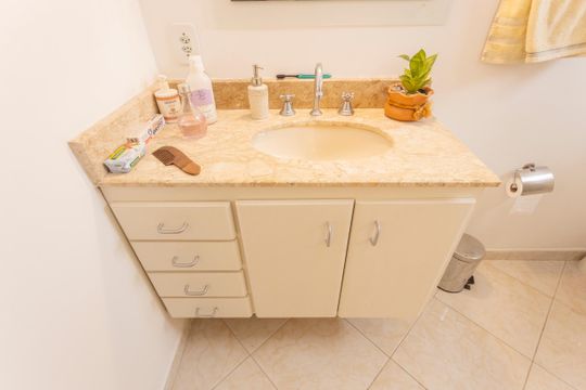 Banheiro de casa para alugar com 2 quartos, 70m² em Vila Isa, São Paulo