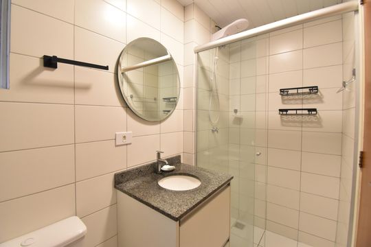 Banheiro de apartamento para alugar com 3 quartos, 60m² em Santa Cândida, Curitiba