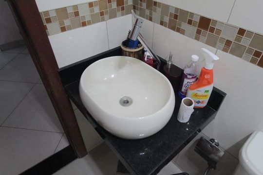 Banheiro Social de casa para alugar com 3 quartos, 230m² em Primeiro de Maio, Belo Horizonte