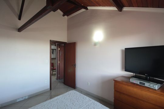 Suite de casa para alugar com 3 quartos, 230m² em Primeiro de Maio, Belo Horizonte