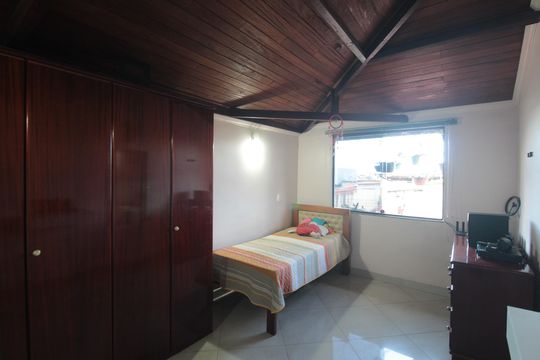 Quarto 1 de casa para alugar com 3 quartos, 230m² em Primeiro de Maio, Belo Horizonte
