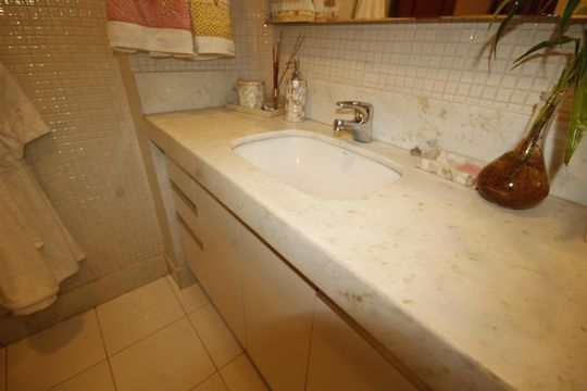 banheiro 2 de apartamento à venda com 4 quartos, 170m² em Gutierrez, Belo Horizonte