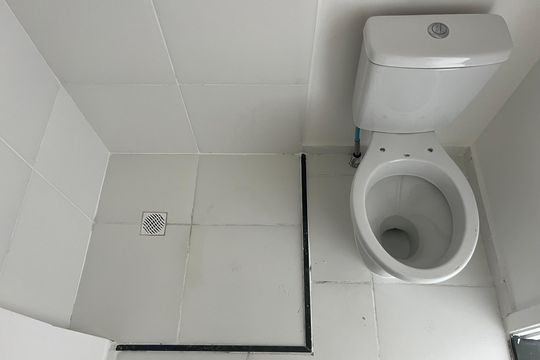 Banheiro de kitnet/studio para alugar com 1 quarto, 21m² em Lapa, São Paulo
