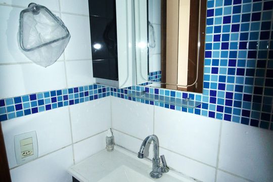 Banheiro de apartamento para alugar com 2 quartos, 60m² em Irajá, Rio de Janeiro