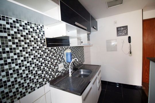 Cozinha de apartamento para alugar com 2 quartos, 60m² em Irajá, Rio de Janeiro