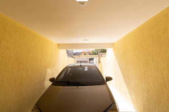 Garagem de casa à venda com 3 quartos, 150m² em Jardim Hercilia, São Paulo