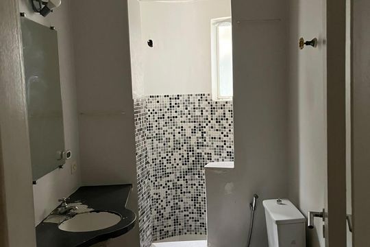 Banheiro de casa para alugar com 1 quarto, 150m² em Jardim Paulistano, São Paulo