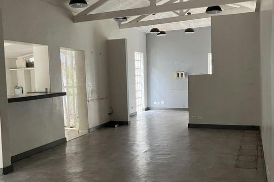 Sala de casa para alugar com 1 quarto, 150m² em Jardim Paulistano, São Paulo