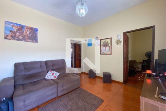 Casa à venda com 3 quartos, 172m² em Industrial Itau, Contagem