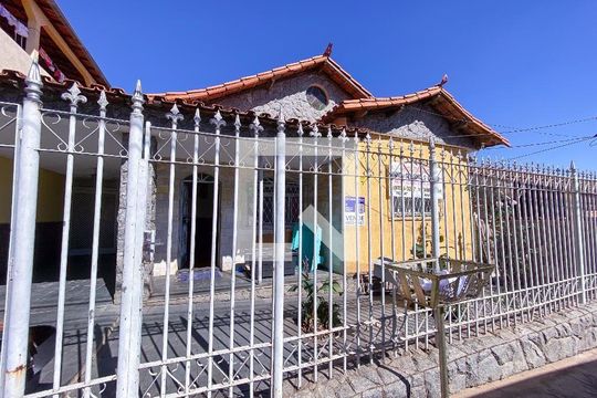 Casa à venda com 3 quartos, 172m² em Industrial Itau, Contagem