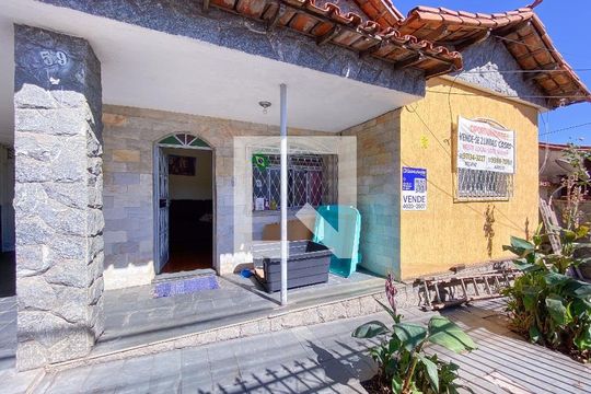 Casa à venda com 3 quartos, 172m² em Industrial Itau, Contagem