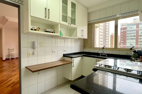 Cozinha de apartamento à venda com 2 quartos, 89m² em Sumaré, São Paulo