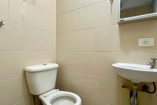 Banheiro de serviço de apartamento à venda com 2 quartos, 89m² em Sumaré, São Paulo