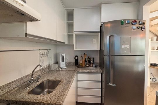 Cozinha de apartamento à venda com 2 quartos, 74m² em Moema, São Paulo