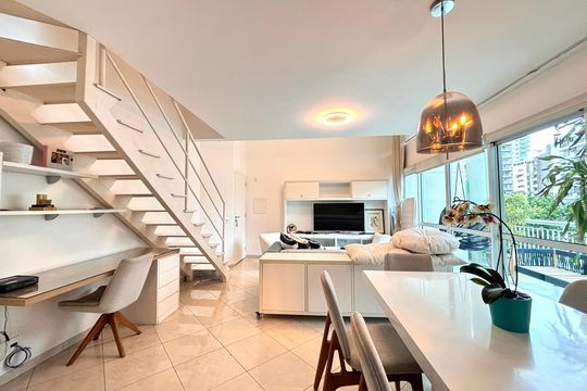 Sala de apartamento à venda com 2 quartos, 74m² em Moema, São Paulo