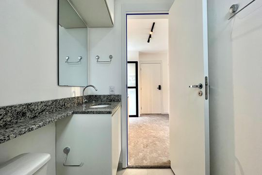 Banheiro de apartamento para alugar com 1 quarto, 48m² em Vila Clementino, São Paulo