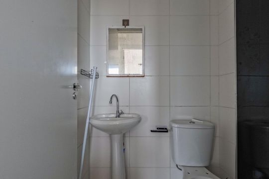 Banheiro de apartamento à venda com 2 quartos, 33m² em Jaraguá, São Paulo