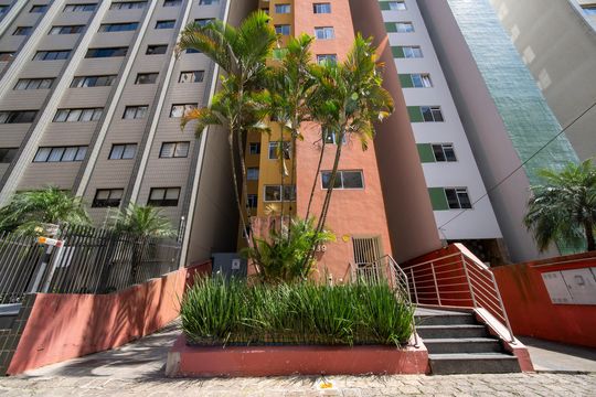 Fachada de apartamento para alugar com 1 quarto, 32m² em Cristo Rei, Curitiba