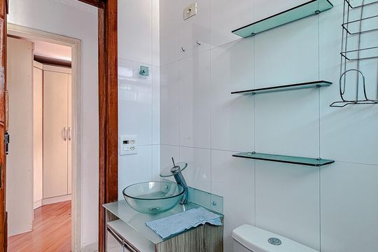 Banheiro de apartamento à venda com 2 quartos, 60m² em Vila Carrão, São Paulo