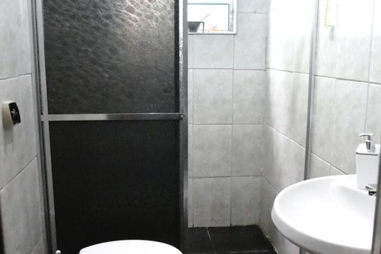 Banheiro 1 de casa à venda com 3 quartos, 125m² em Jardim Haramura, São Paulo
