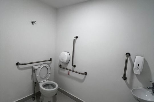 Área Comum - Banheiro Acessível de kitnet/studio à venda com 1 quarto, 25m² em Vila Zilda, São Paulo