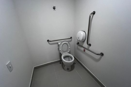 Área Comum - Banheiro Acessível de kitnet/studio à venda com 1 quarto, 25m² em Vila Zilda, São Paulo