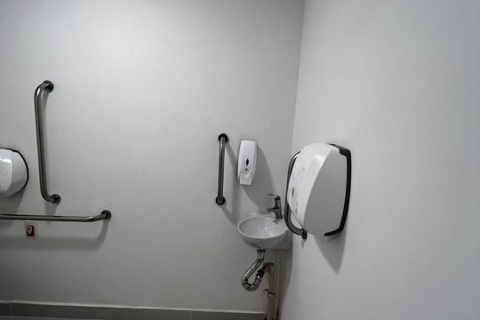 Área Comum - Banheiro Acessível de kitnet/studio à venda com 1 quarto, 25m² em Vila Zilda, São Paulo