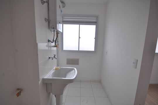 Área de Serviço de apartamento para alugar com 2 quartos, 35m² em Parque Vitoria, São Paulo