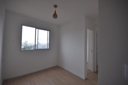 Sala de apartamento para alugar com 2 quartos, 35m² em Parque Vitoria, São Paulo