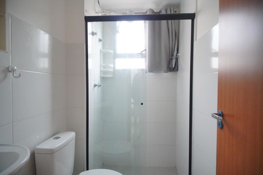 Banheiro de apartamento à venda com 2 quartos, 41m² em Santos Dumont, São Leopoldo