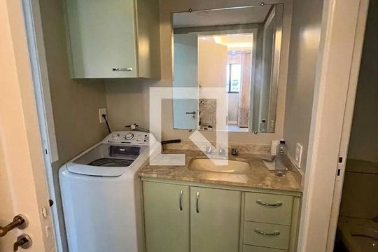 Banheiro de kitnet/studio à venda com 1 quarto, 37m² em Indianópolis, São Paulo