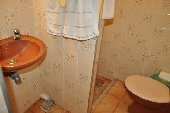 Banheiro de serviço de casa de condomínio à venda com 3 quartos, 130m² em Piedade, Rio de Janeiro