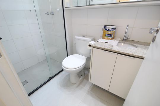 Banheiro de apartamento para alugar com 2 quartos, 48m² em Pechincha, Rio de Janeiro