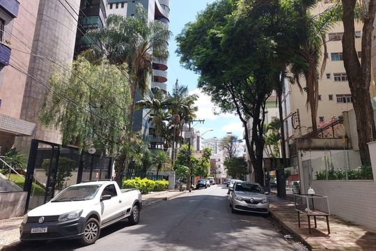 Vista da Rua de apartamento à venda com 3 quartos, 95m² em Serra, Belo Horizonte