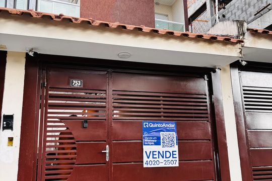 Fachada de casa à venda com 2 quartos, 121m² em Vila Osasco, Osasco