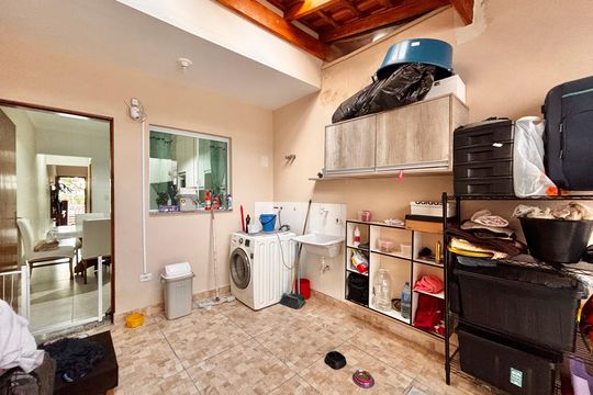 Lavanderia de casa à venda com 2 quartos, 121m² em Vila Osasco, Osasco