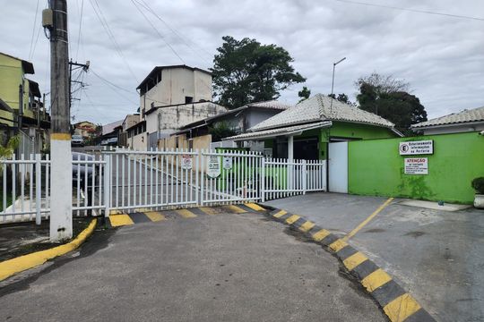 Fachada de casa de condomínio para alugar com 3 quartos, 180m² em Arsenal, São Gonçalo