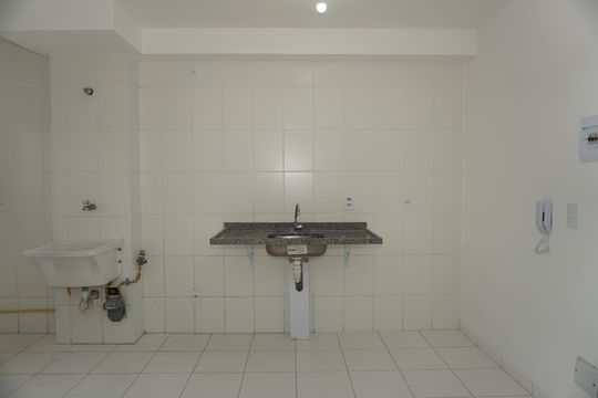 Cozinha de apartamento para alugar com 2 quartos, 47m² em Jardim Vitória, Embu das Artes