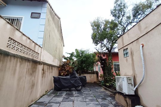 GARAGEM de casa para alugar com 3 quartos, 530m² em Jardim Mariléa, Rio das Ostras