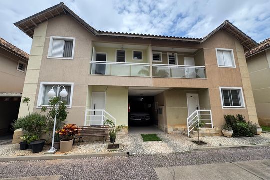Fachada de casa de condomínio à venda com 2 quartos, 96m² em Cabral, Contagem