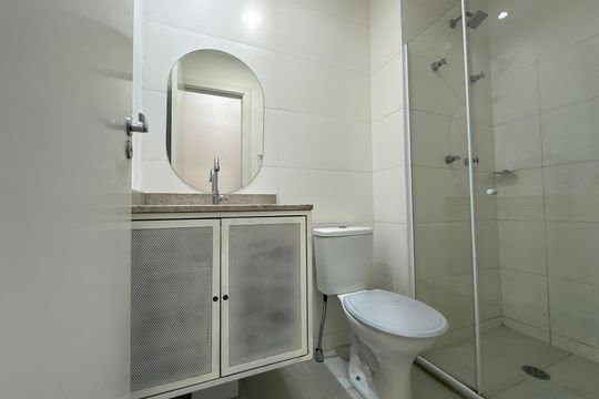 Banheiro de apartamento para alugar com 1 quarto, 45m² em Vila Militar, Barueri