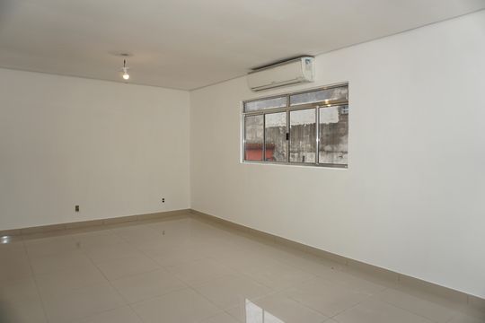 Sala de casa para alugar com 3 quartos, 150m² em Chácaras São Marcos, Embu das Artes