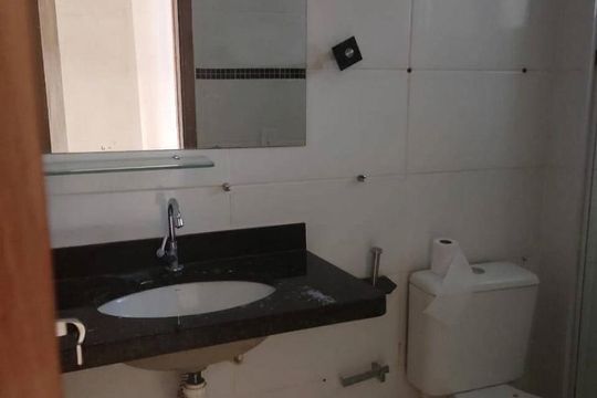 Banheiro de apartamento para alugar com 2 quartos, 55m² em Shopping Park, Uberlândia