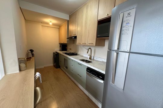 Cozinha de apartamento para alugar com 2 quartos, 47m² em Catiapoã, São Vicente