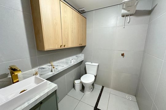 Banheiro de apartamento para alugar com 2 quartos, 47m² em Catiapoã, São Vicente