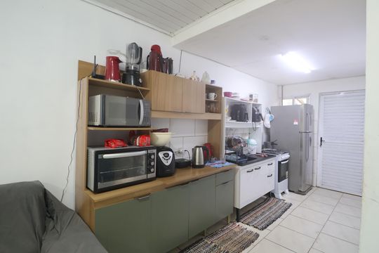 Cozinha de casa à venda com 2 quartos, 60m² em Guajuviras, Canoas