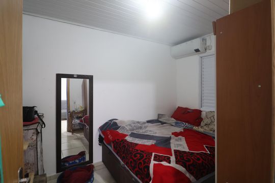 Quarto 1 de casa à venda com 2 quartos, 60m² em Guajuviras, Canoas