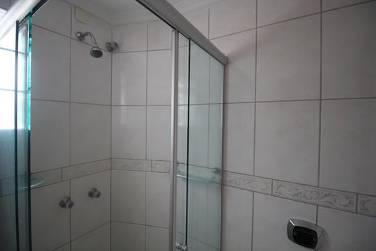 Banheiro de apartamento para alugar com 2 quartos, 75m² em Petrópolis, Porto Alegre