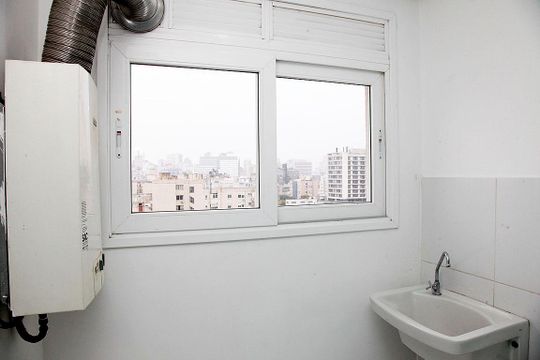 Cozinha + Área de Serviço de apartamento para alugar com 3 quartos, 79m² em Cidade Baixa, Porto Alegre